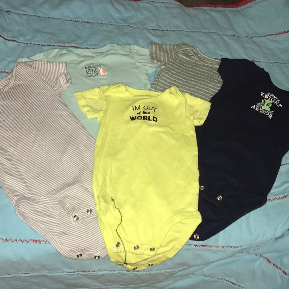 5 baby onesies
